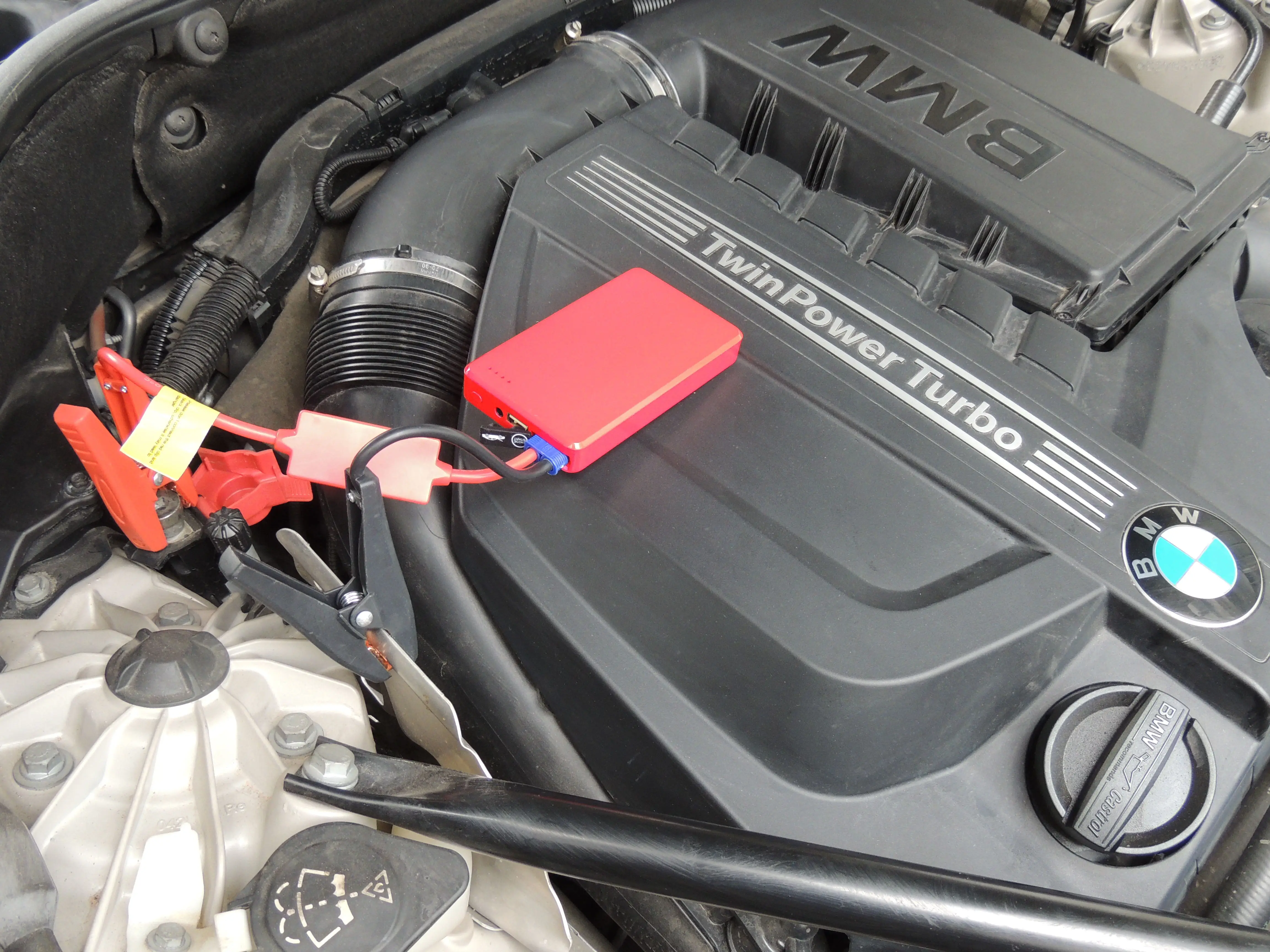 12V portable jump starter Multi-function jump starter power bank mini battery jump starter with portable air compressor start