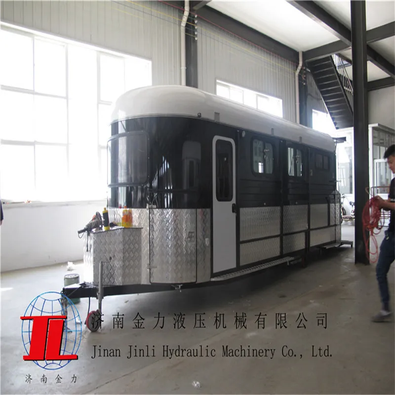 
3 horse trailer with living room, angle load float 