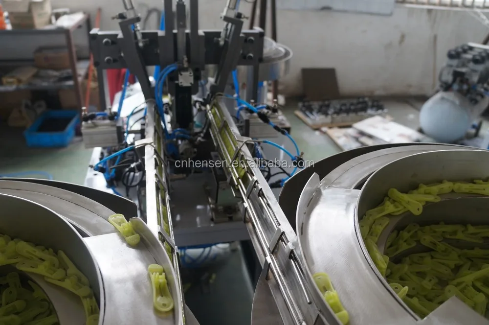 Clothes peg pins combining fixing machine, clothes peg machine