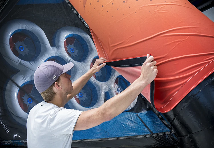 2020 IPS inflatable interactive adult sport game combo sport area