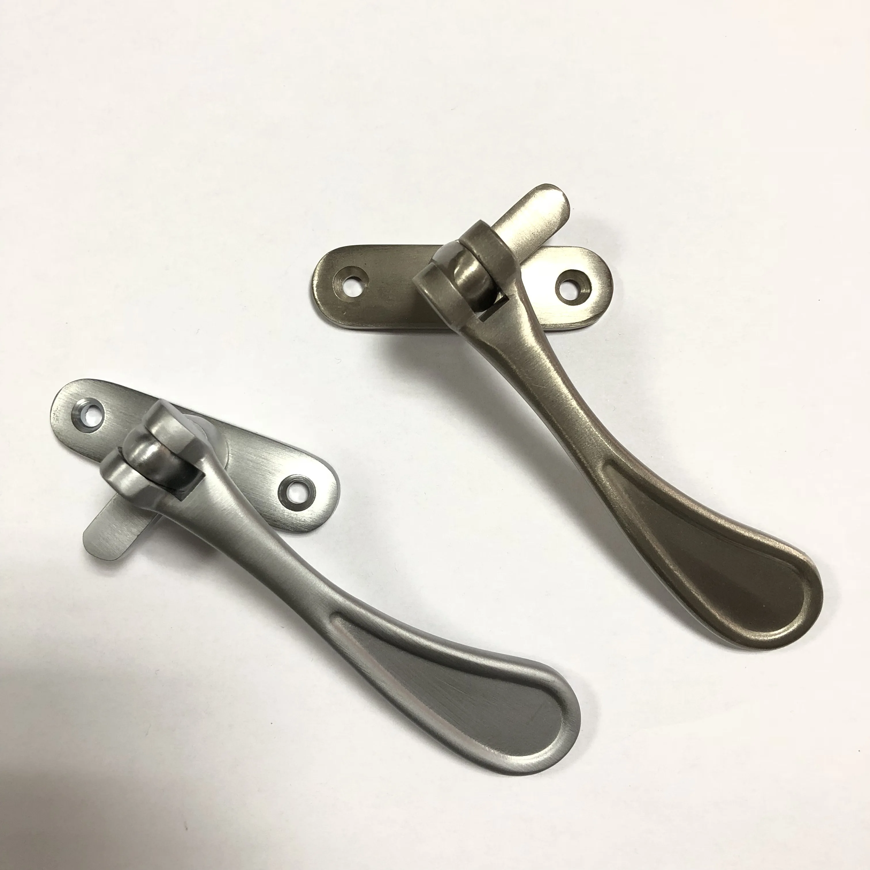 Brass Casement Locking Handle is universally designed for aluminum or steel windows