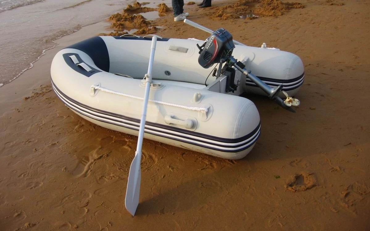 надувная лодка с стеклотканью корпуса