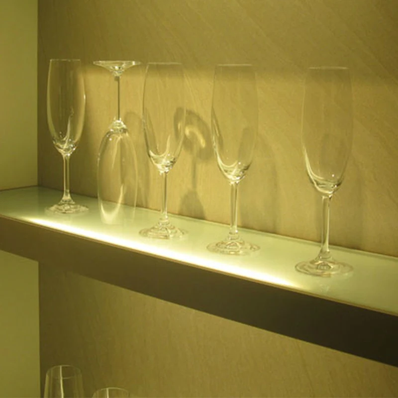 Плоская полка из закаленного стекла с цветным светодиодным освещением