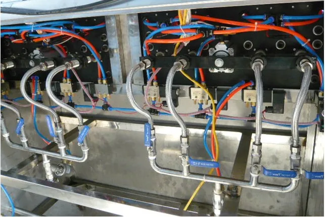 Hongfa patent 2,4,6,8,12 nozzle head Stainless steel 304 ss Inflatable plastic Bottle Shaped  bag  filling machine