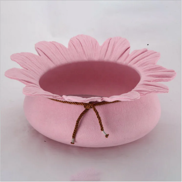 Wholesale Cute Flower Shape Felt Cat Bed Cave , Eco Friendly 100% Wool Felt Beds for Cats and Pets