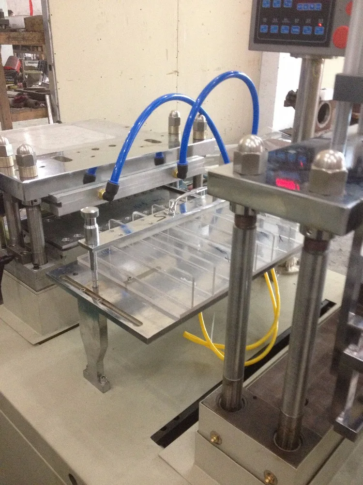 
AnTai High Quality Small Automatic Plastic Cup Lid Thermoforming Machine 