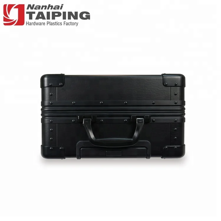 Gorgeous And Stylish Medium Sized Professional Suitcase