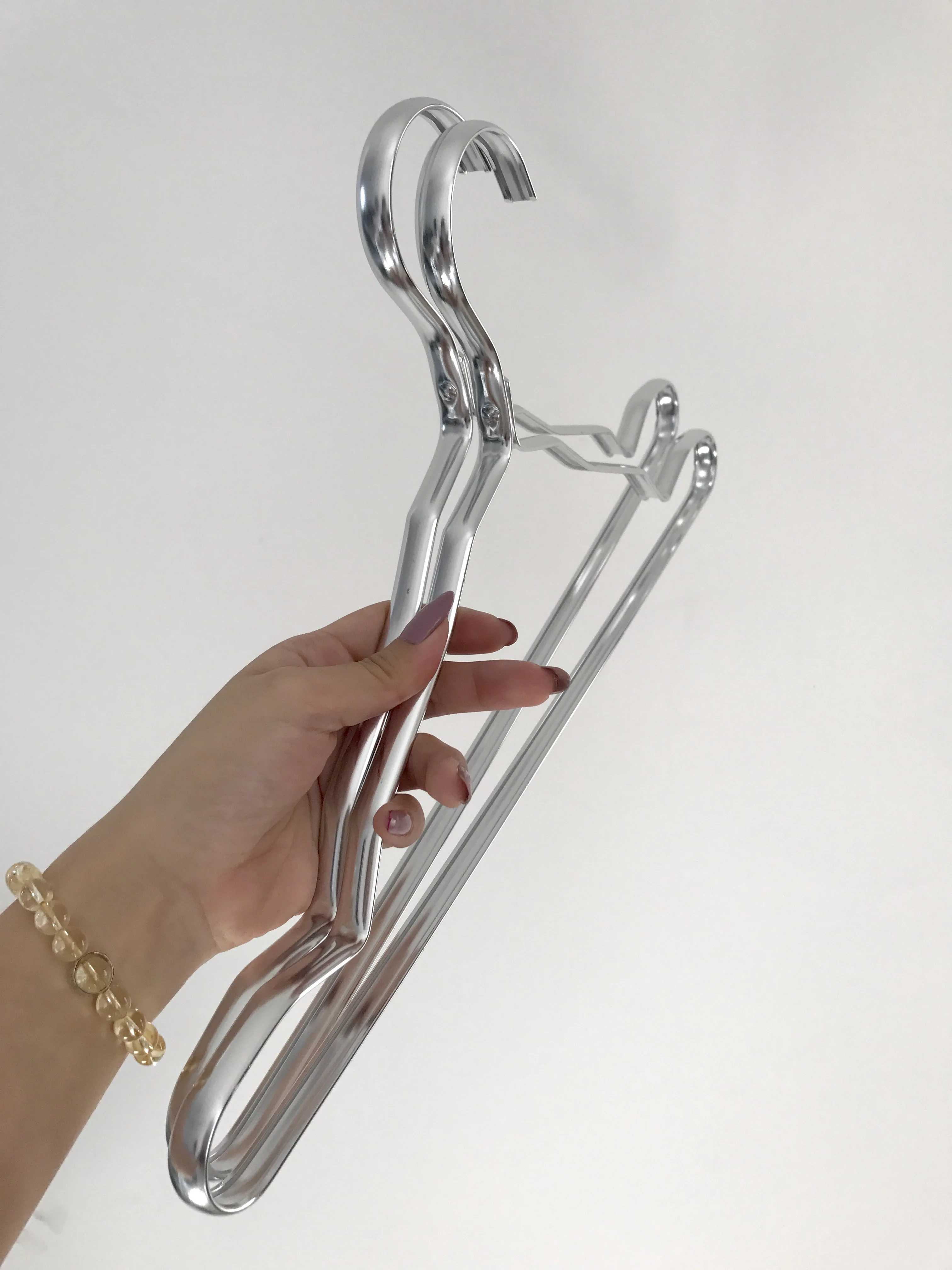 Оптовая продажа Золотая вешалка для одежды из алюминиевого сплава балкона