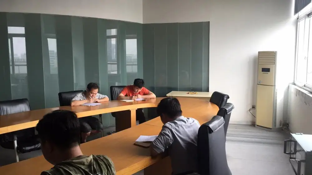 Прямая продажа с фабрики удовлетворить IEC61000-4-2 , IEC61000-4-4, IEC61000-4-5 стандартам ESD пистолет