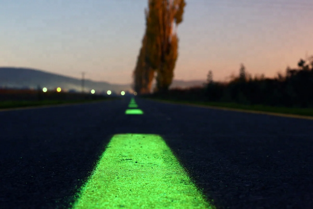 luminescent powder and glow powder for white cement