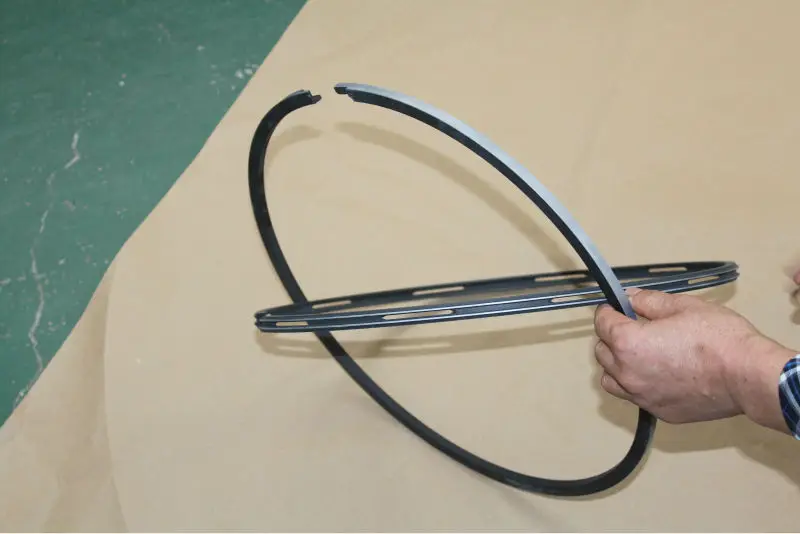 China manufacturer engine spare parts AKASAKA UEC37/88H Marine Diesel Piston Ring