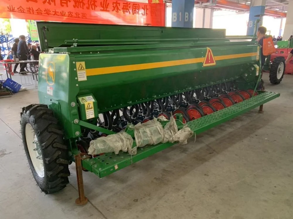 Трактор с прицепом, сеялка для пшеницы без почвы, сеялка для пшеницы