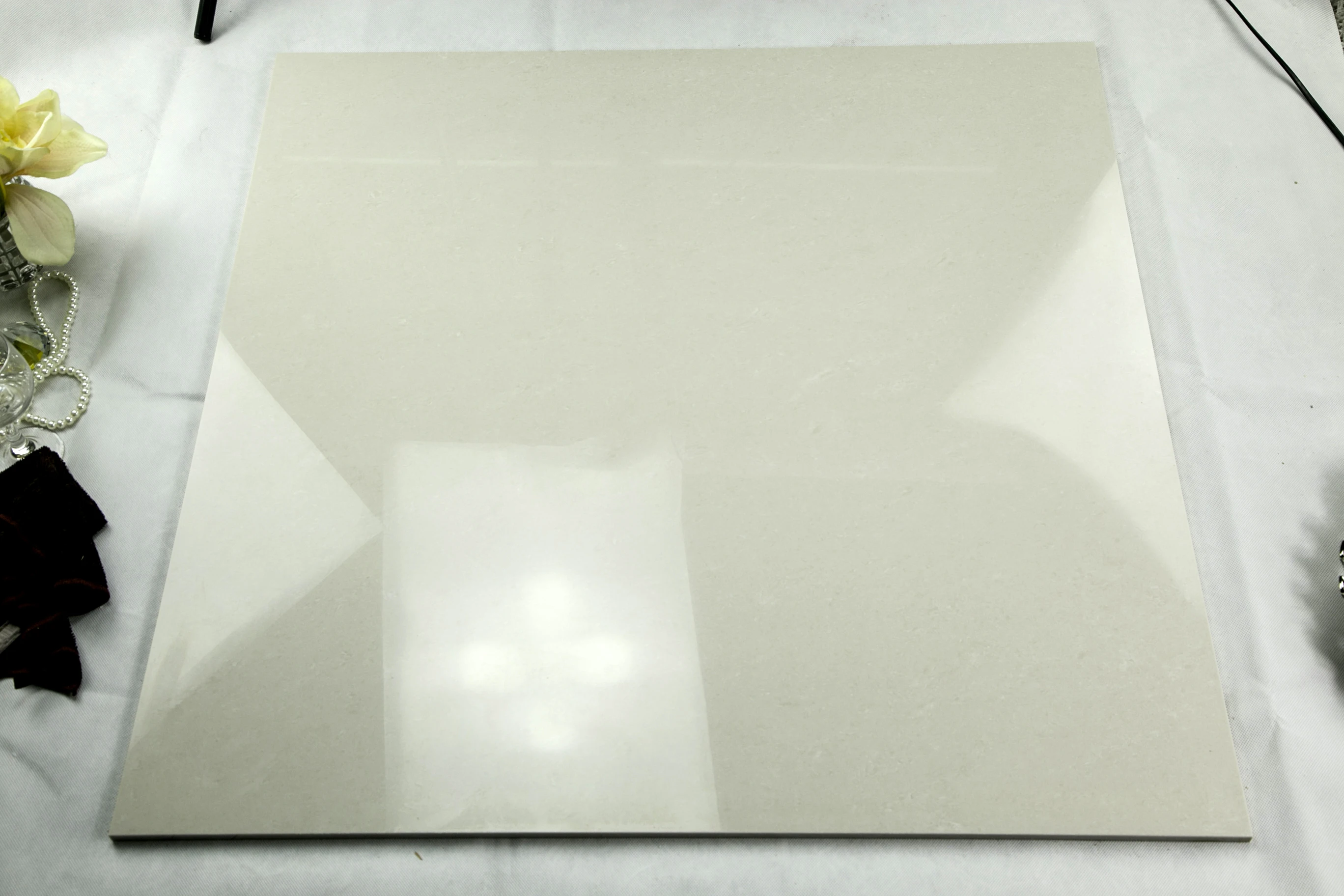 Low price high density crystal white porcelain floor tiles and marbles