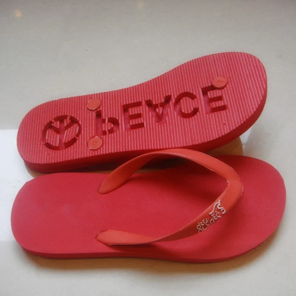 Шлепанцы с вырезами на подошве