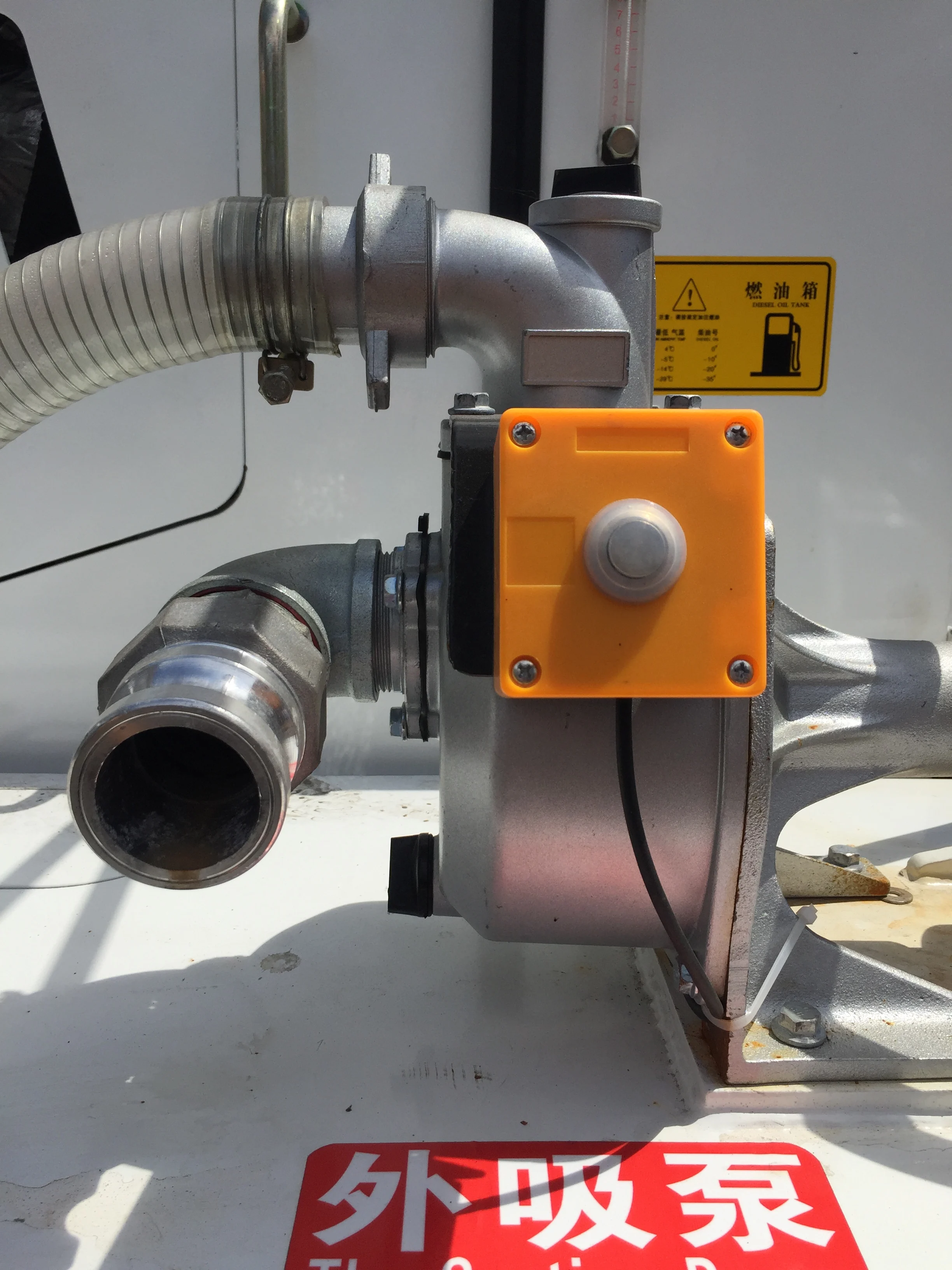 Самостоятельная погрузка бетон цена бетономешалка, Самостоятельная погрузчик Бетономешалка для продажи, автоматическая жидкостная машина смесителя