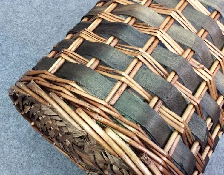 Wholesale large decorative novelty cheap wicker corner laundry hamper with lid