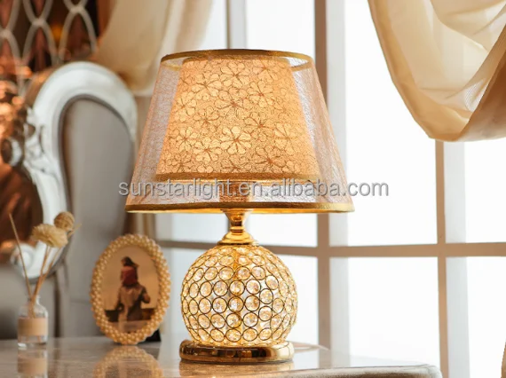 Fashion Crystal Table Lamp With Flower Lampshade Round Metal Base Table Light
