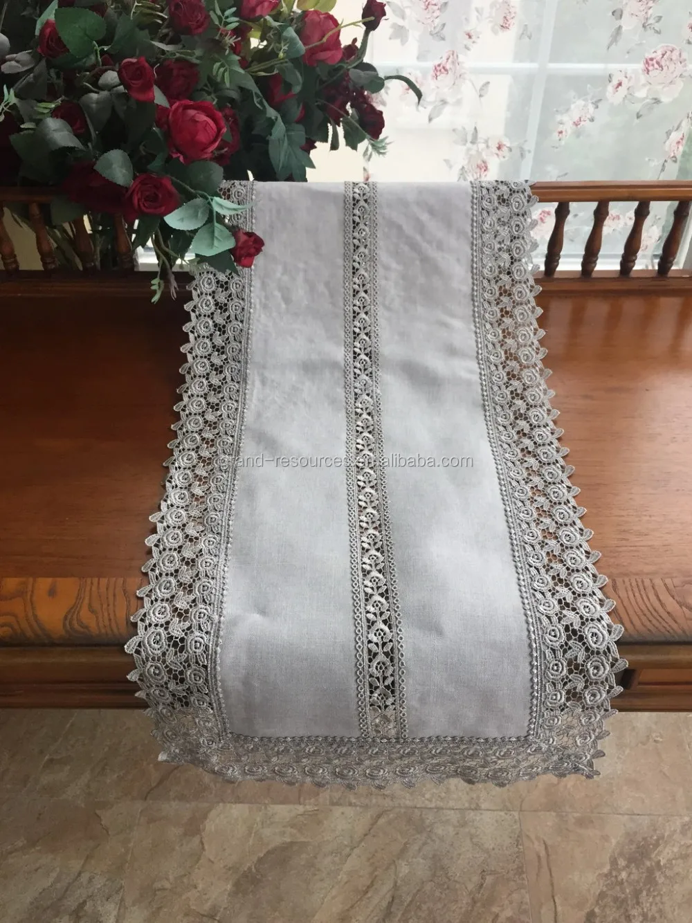 popular design wholesale wedding hotel polyester lace border tablecloth for table cover