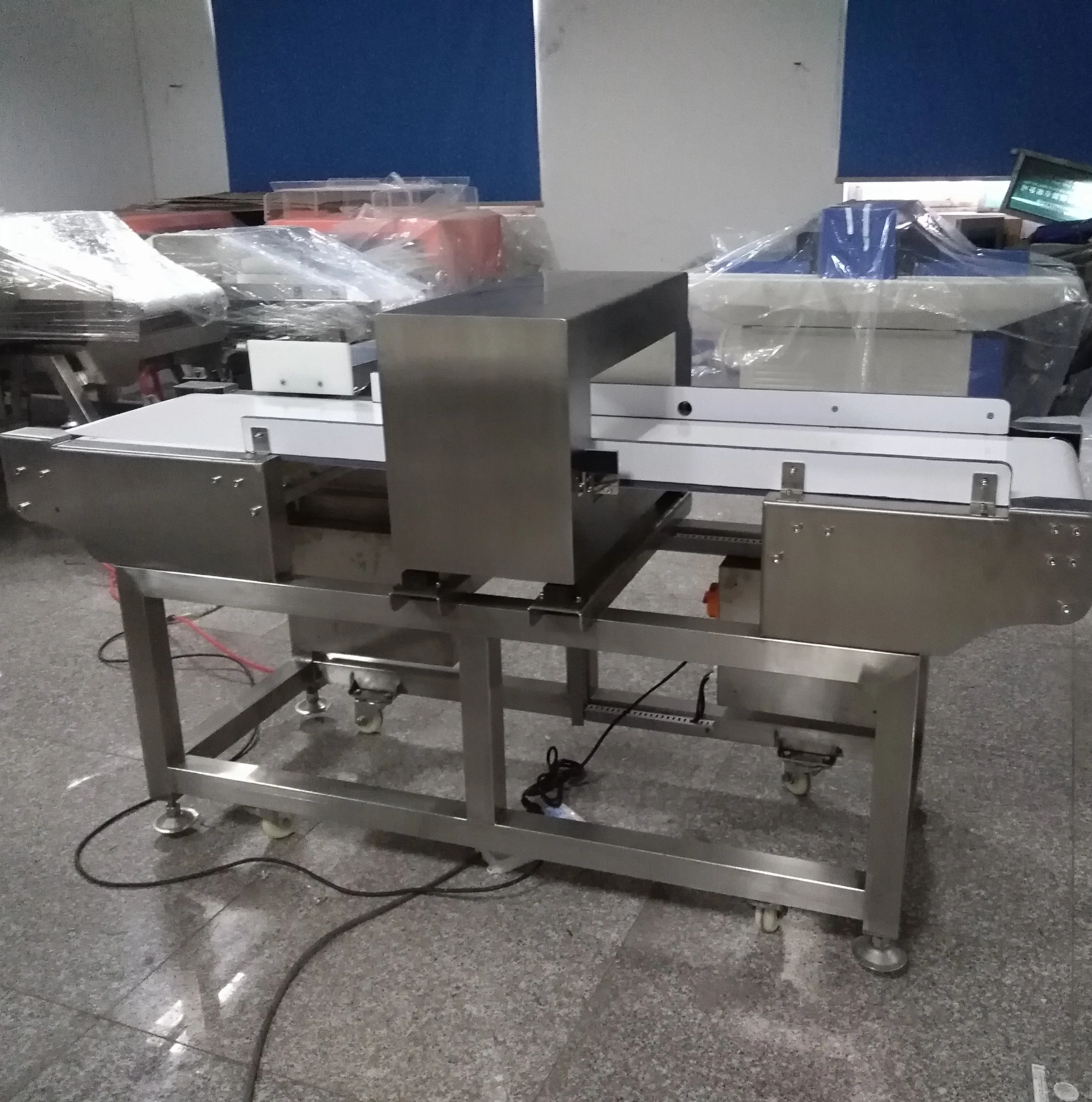 Conveyor belt metal detector detecting machine for cakes sugar test rod with roller rejector