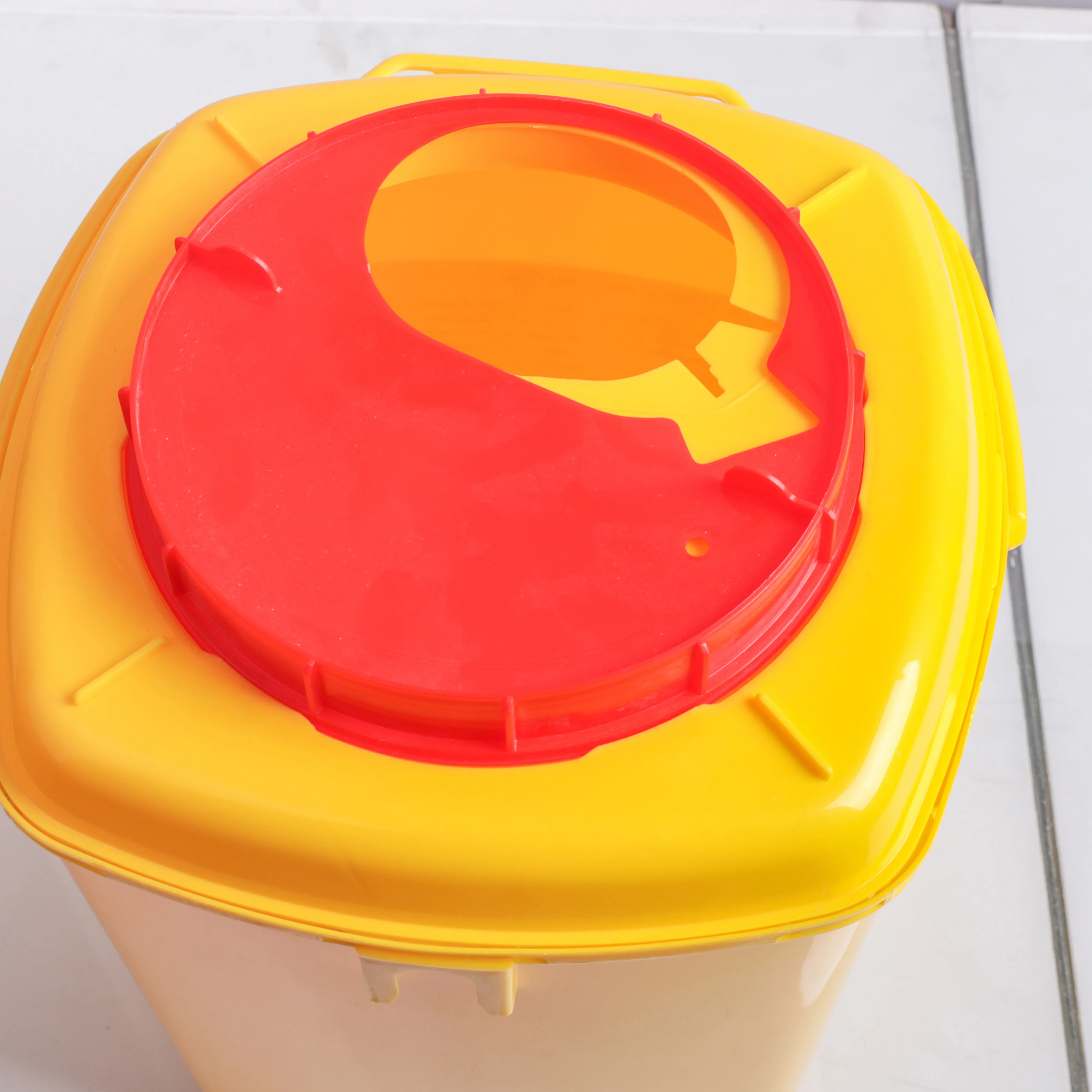 22L Rectangular Eco-friendly Plastic Hospital Biohazard Medical Waste Storage Bucket With Rolling Lid