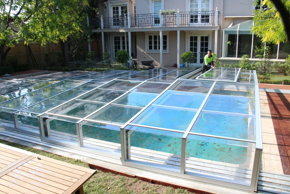 Retractable Swimming Pool Cover with polycarbonate panel and Aluminium frame