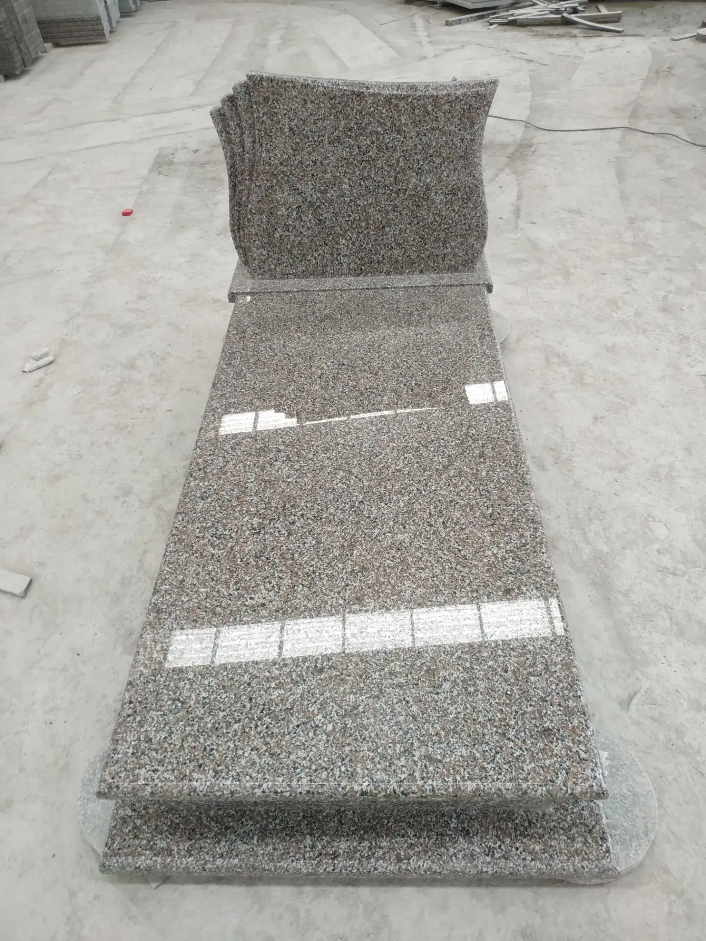 Poland/European style cherry red granite tombstone/gravestone/monument