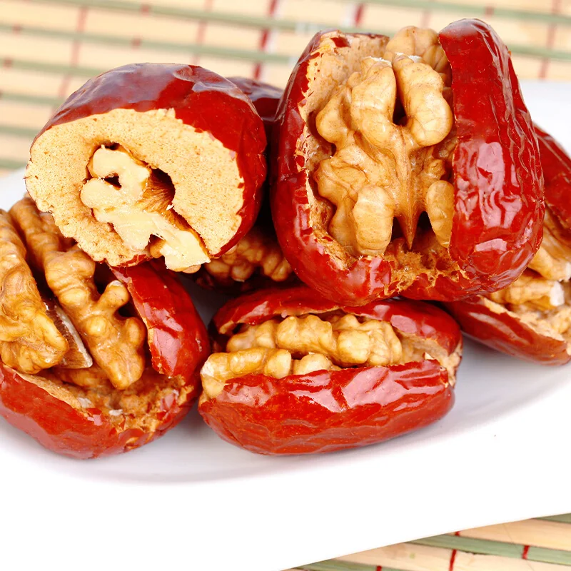 
Walnut halves in red dates Jujube snacks 