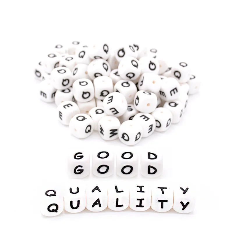 Милый BPA Бесплатно Пищевой кормящих английский русский алфавит 12 мм квадратный мягкий силиконовый Жевательная ребенка режутся зубы буквы Прорезыватель для зубов бусины