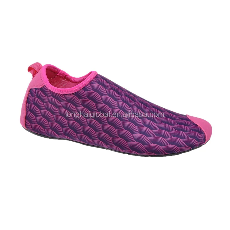 Hot factory price mens and womens aqua sports shoes, wholesale super cheap new models beach aqua skin shoes