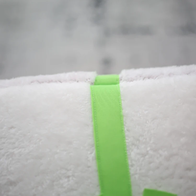 Wholesale Cute Christmas Square Shaped Plush Pet Dog Cat Bed Pet Beds Accessories Cave Bed House