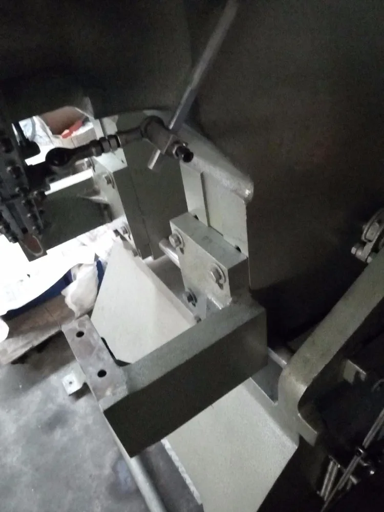 
CD cluth disc double head riveting machine for brake shoes 