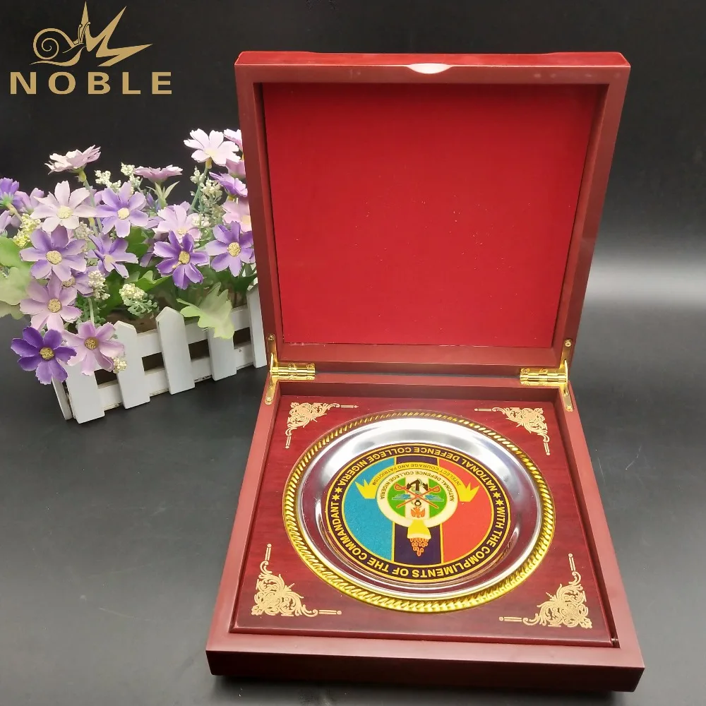 Custom Souvenir Decorative Metal Round Plaque Wooden Award Trophy Plaque with Box
