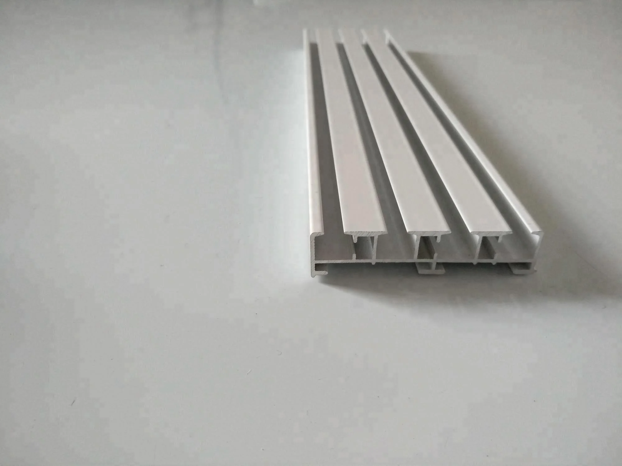 China suppliers aluminium alloy 6063 T5 extrusion profile for curtain rail