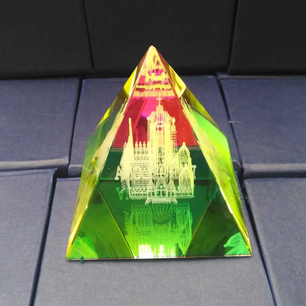 Wholesale 3d Laser Engraving Photo K9 Crystal Pyramid Prism Optical Glass Prisms Paperweight For Office Decoration