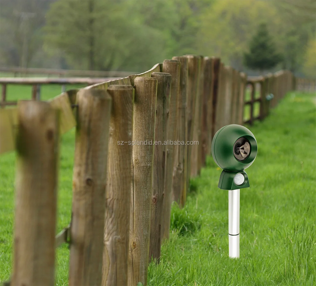 GH-502M outdoor Newest PIR ultrasonic dog pest repeller useful cat catcher with pole for farm garden and pest control