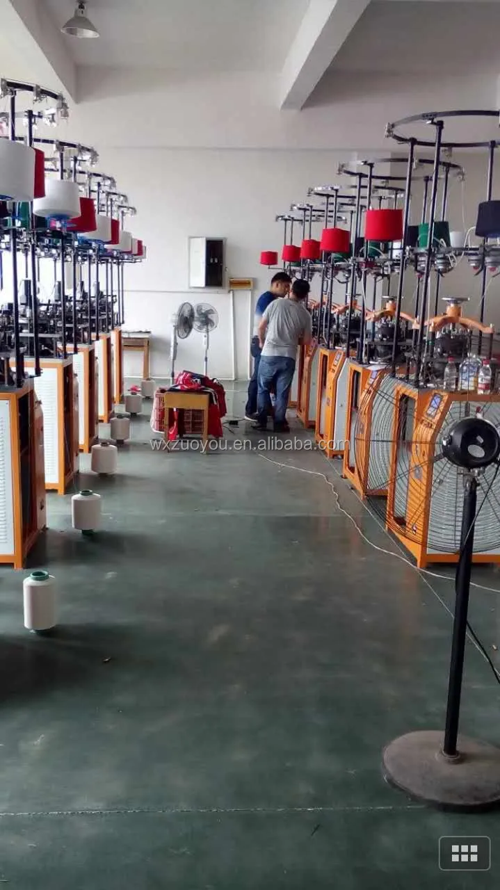 Small diameter circular knitting machine for hat and scarf