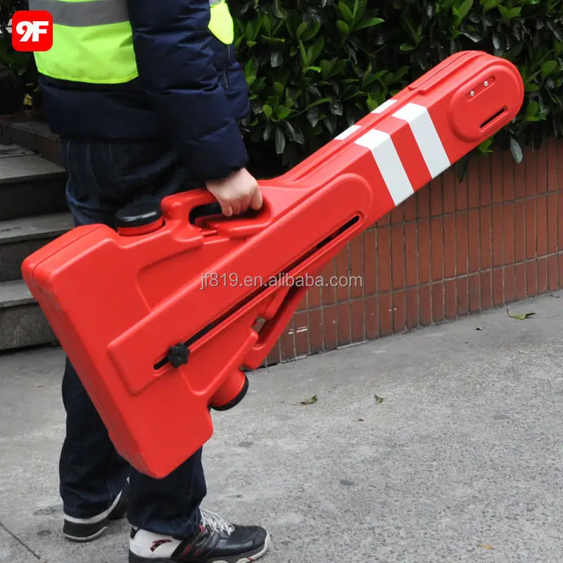 Plastic expandable portable traffic safety barrier fence