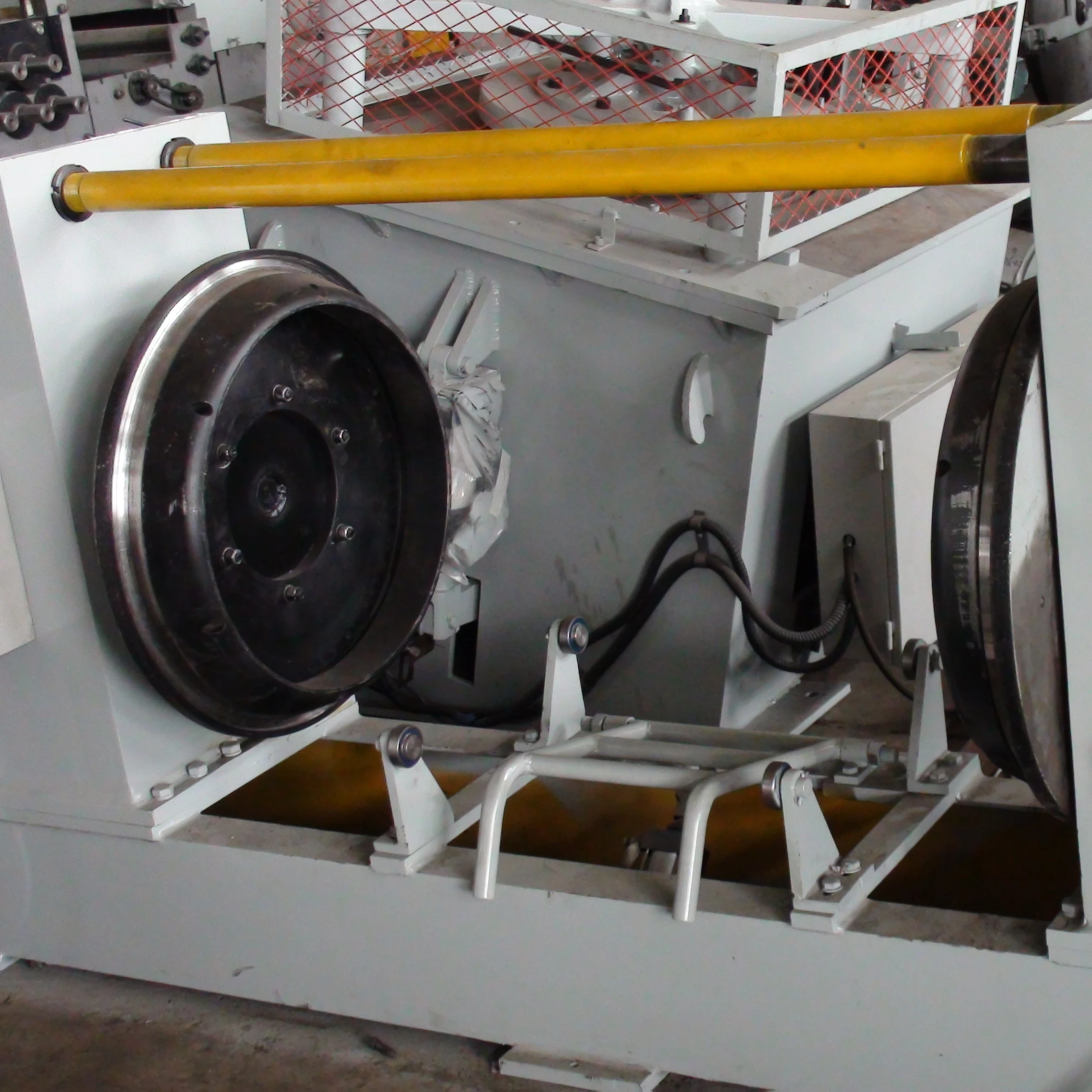 Фланцевальная машина для стального барабана 208L или барабанное производственное оборудование или производственная линия стального барабана