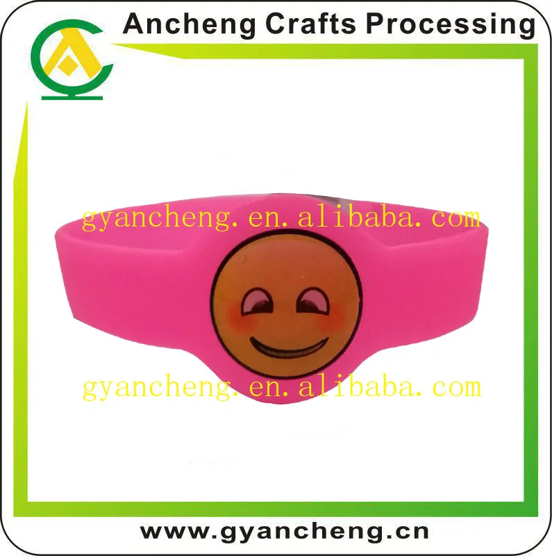 Горячие Продажи WhatsApp Skype QQ Wechat Сердитые Смайлики Силиконовые Браслеты для Рекламных