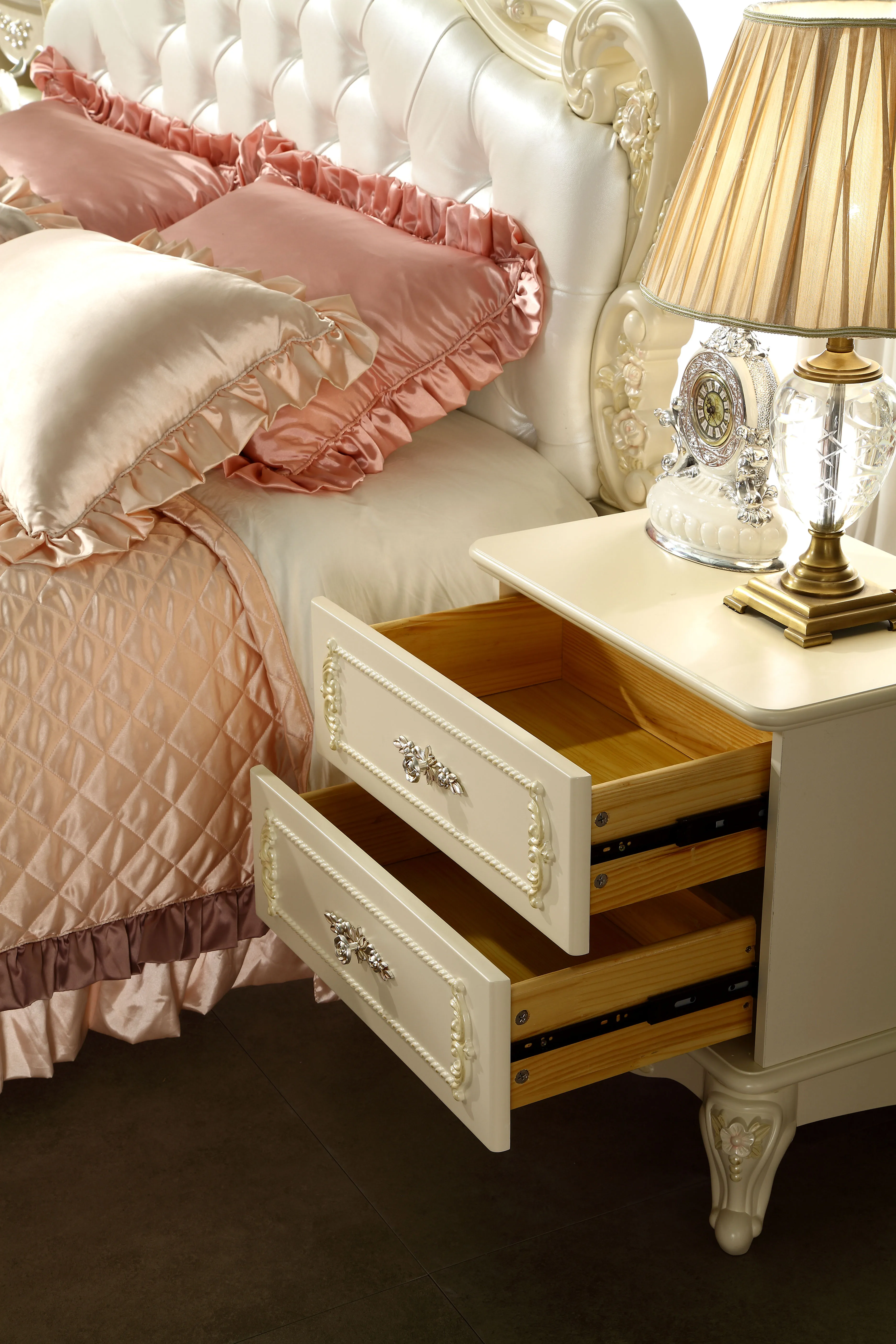 Bedroom sets luxury king size European Antique Luxury Rococo Carved furniture wedding bedroom set fancy bedroom set