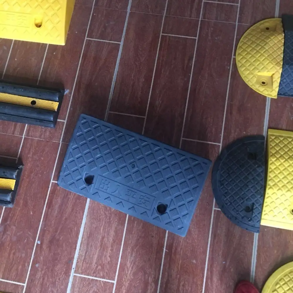 Black or yellow Durable Car Plastic Road Ramps Vehicle Kerb Ramps