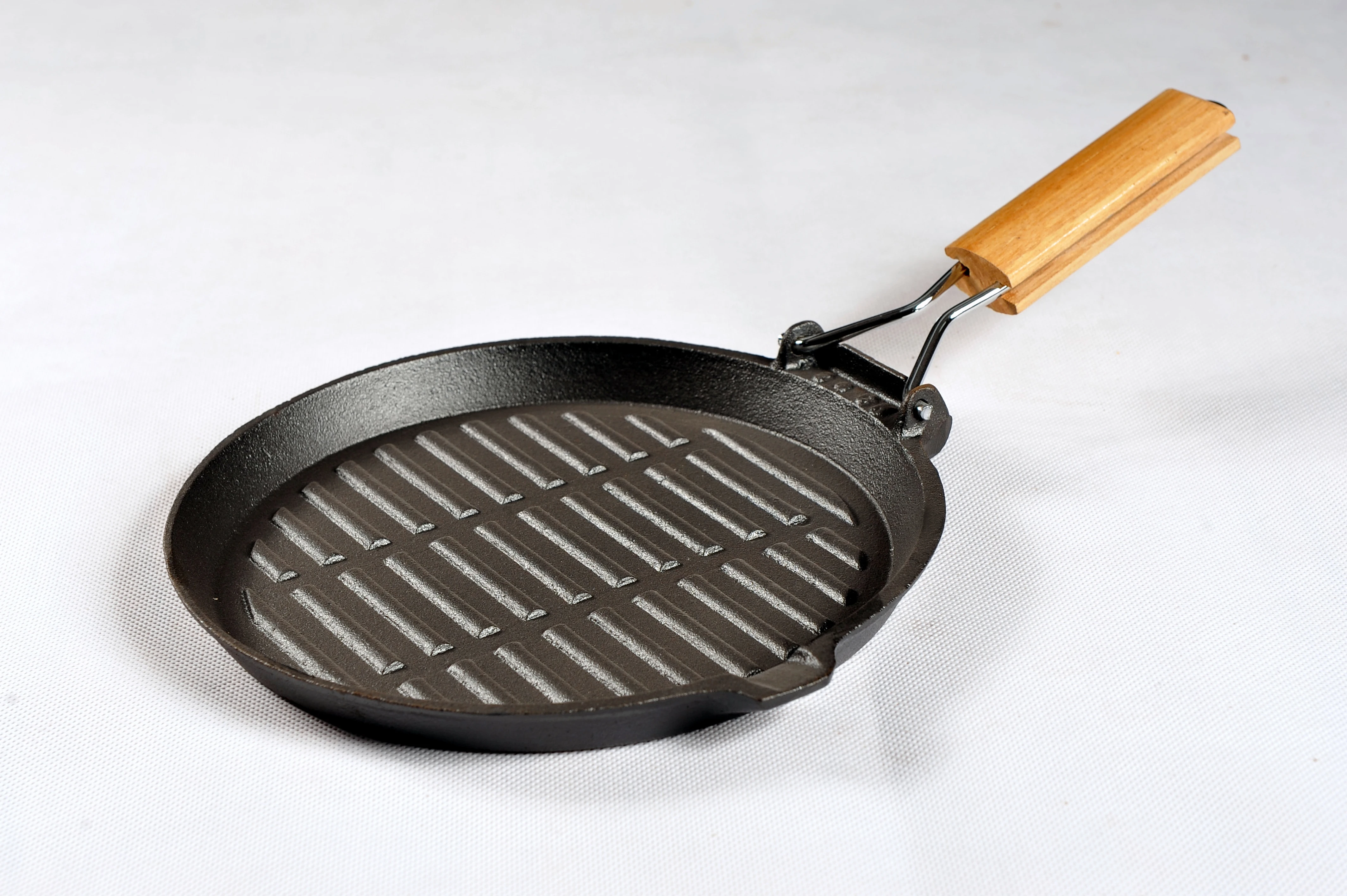 
High quality wholesale kitchenware casserole cast iron non stick grill pan/skillet/frying pan with wooden handle cookware set 