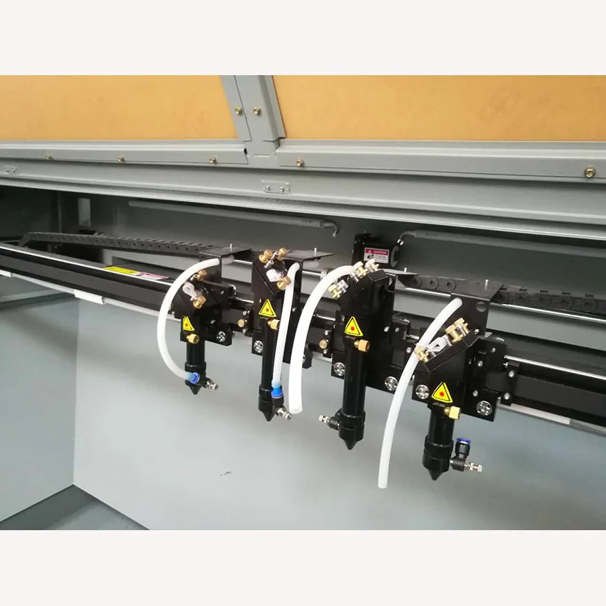 1910F четыре головки ткани одежды кожи лазерной резки и гравировки машины