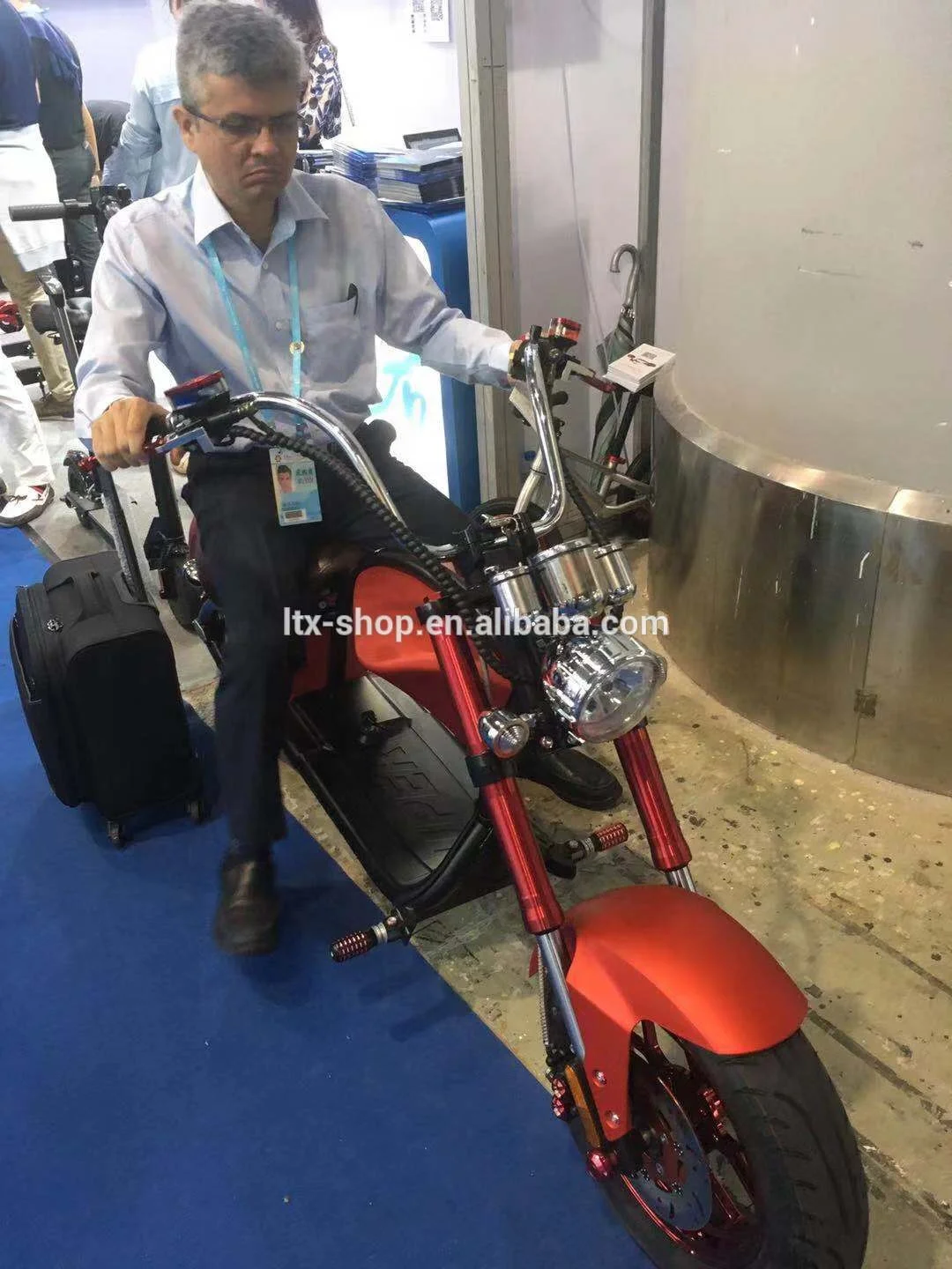 2022 Latest 18*9.5 Inch Fat Tire 2 Wheels Citycoco Electric Haley Scooter,Cool 2000W Lithium Battery Electric Citycoco Motorbike