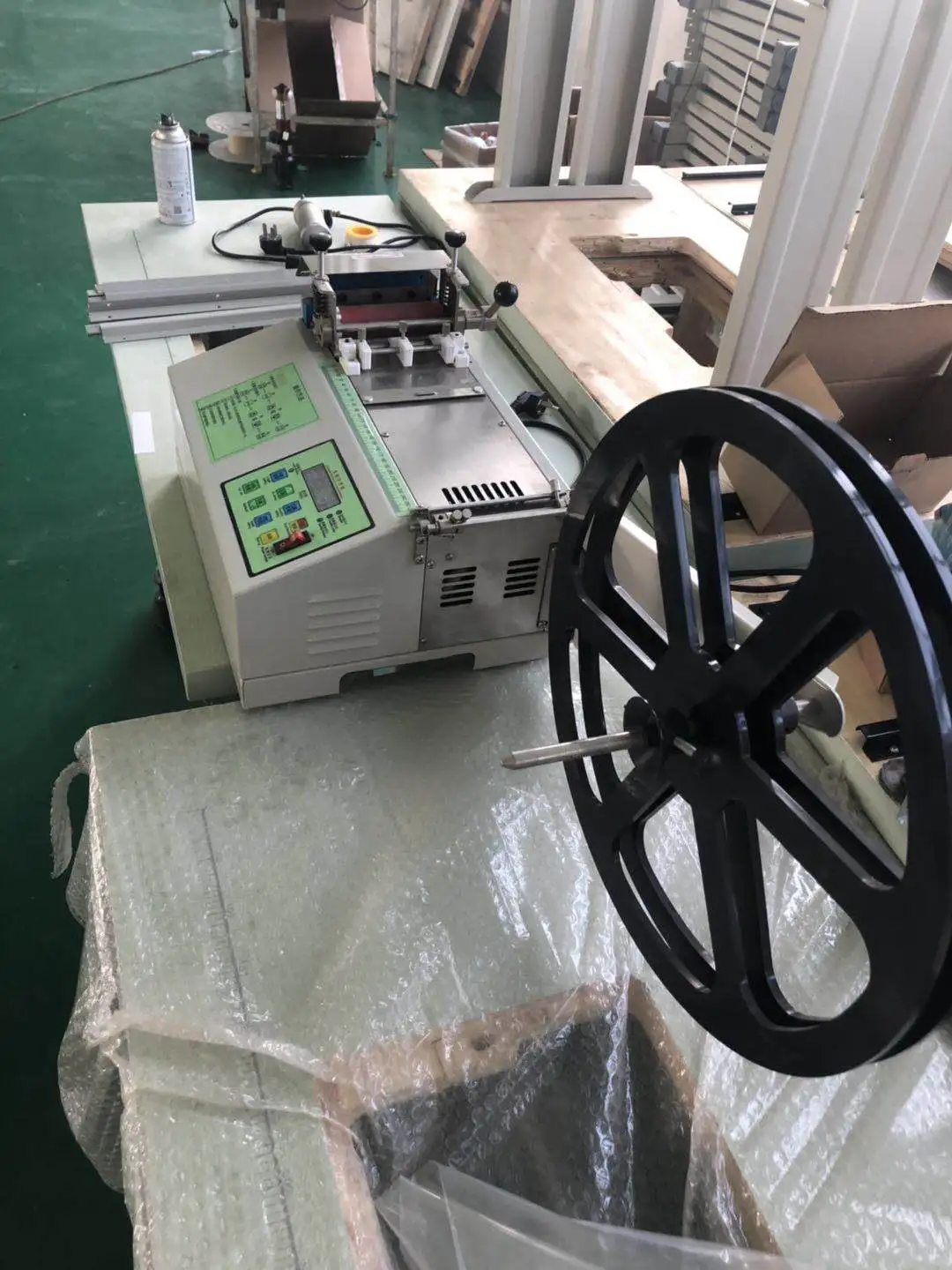 tape  cutting machine