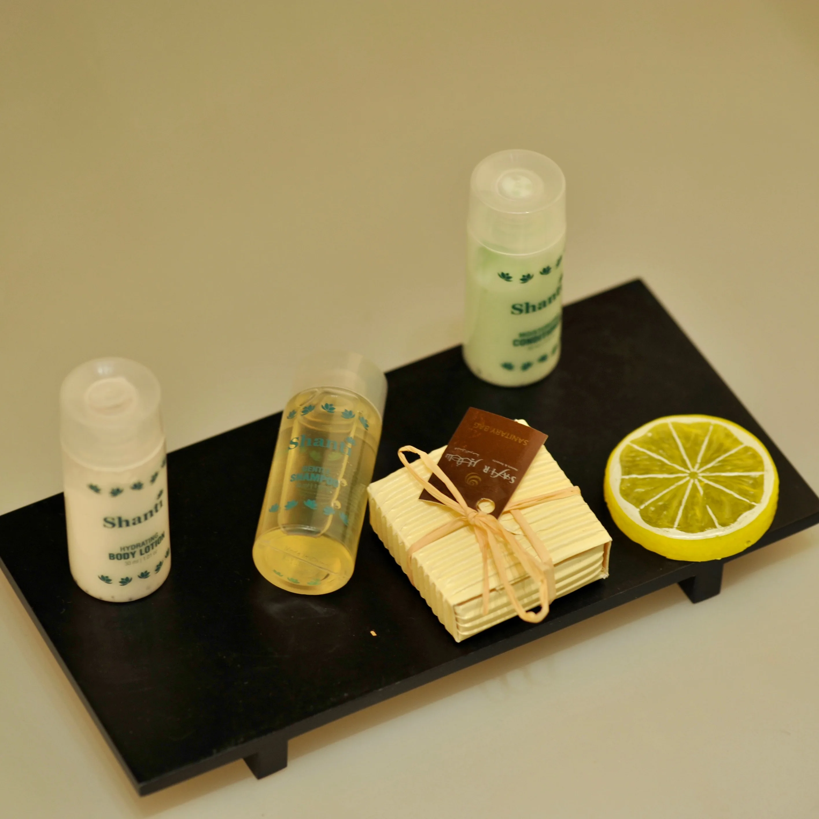 25ml disposable screw top transparent shampoo bottles for hotel and spas