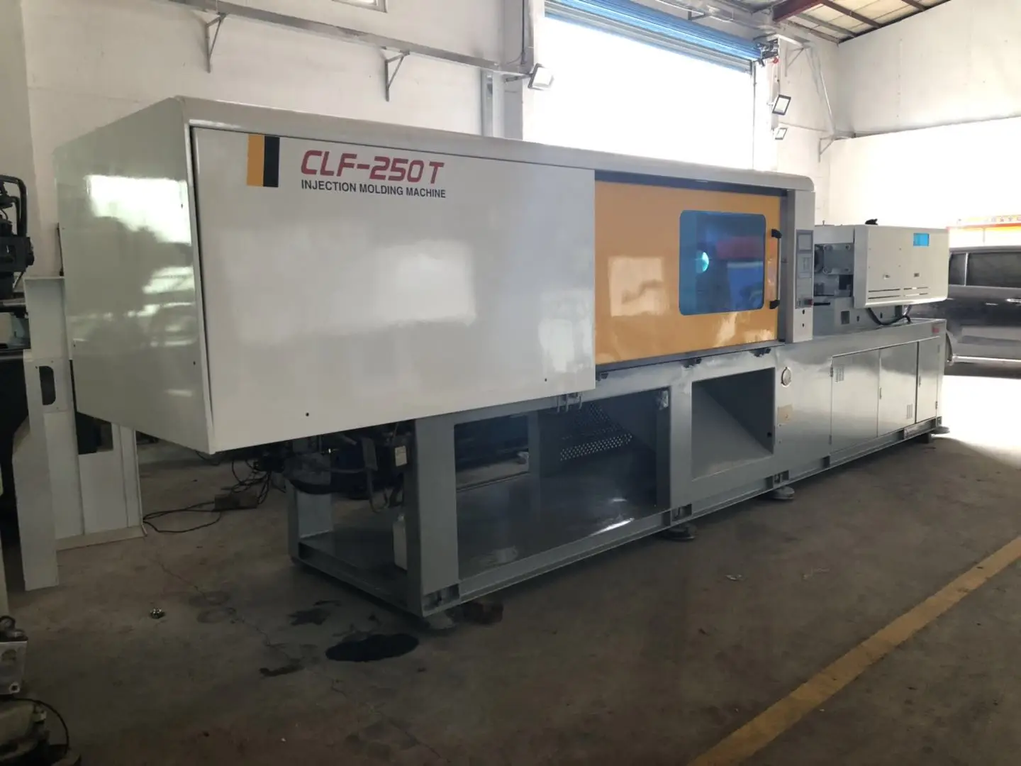 CHUAN LIH FA CLF-180T used injection molding machine  plastic servo injection molding