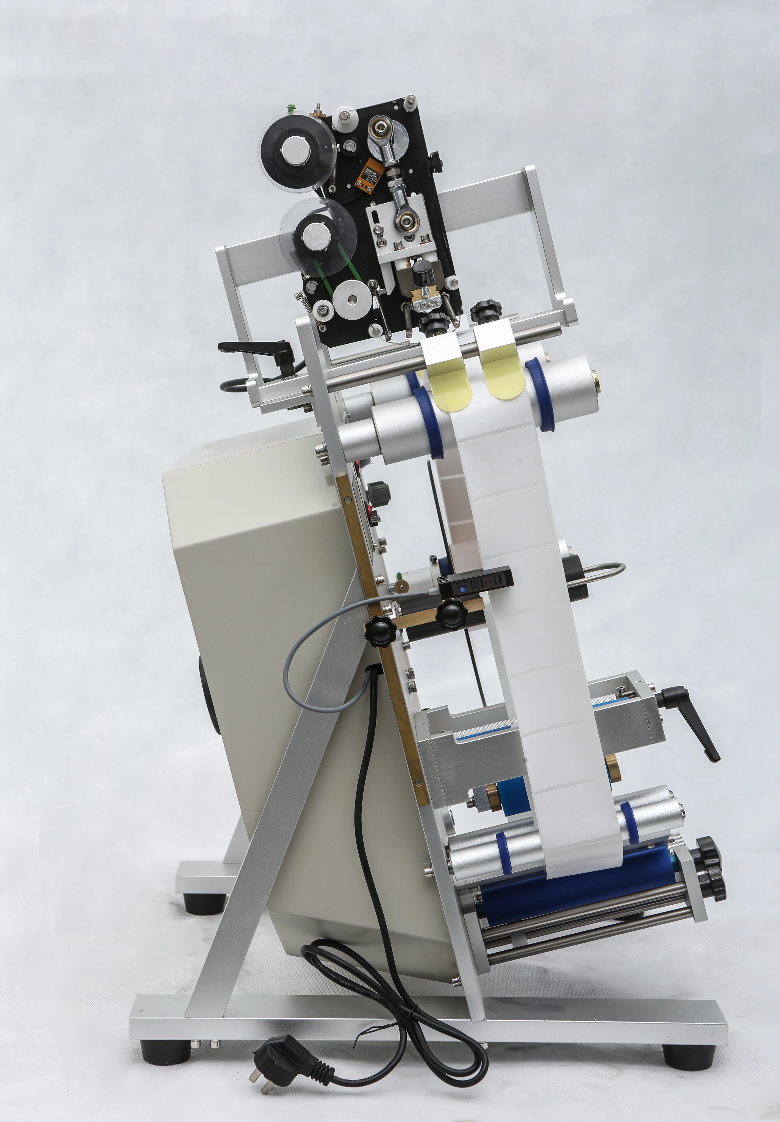 
FH-130 Round Bottle Self Adhesive Semi Automatic Labeling Machine For Front And Back Labeling 