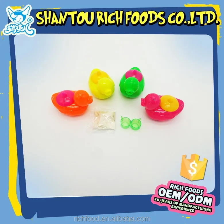 Cute plastic duck toy mini cup with sour sweet powder candy