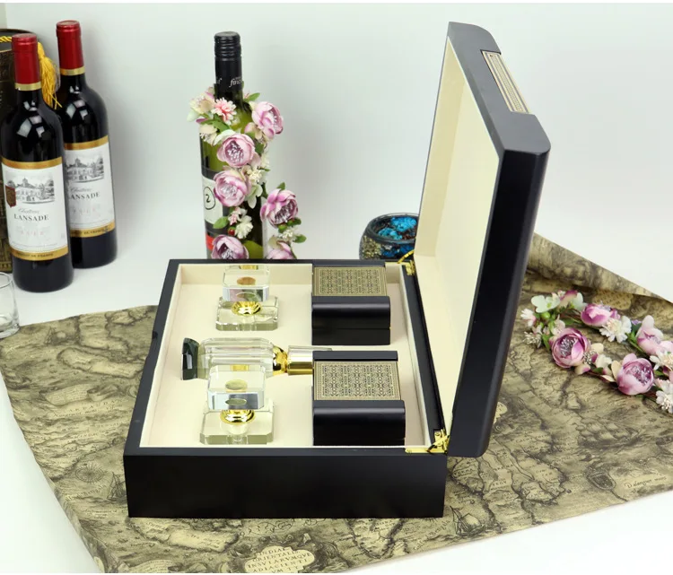 Customized Factory Price Arab Noble High Grade Lacquer Finish Wooden Perfume Bottle Box